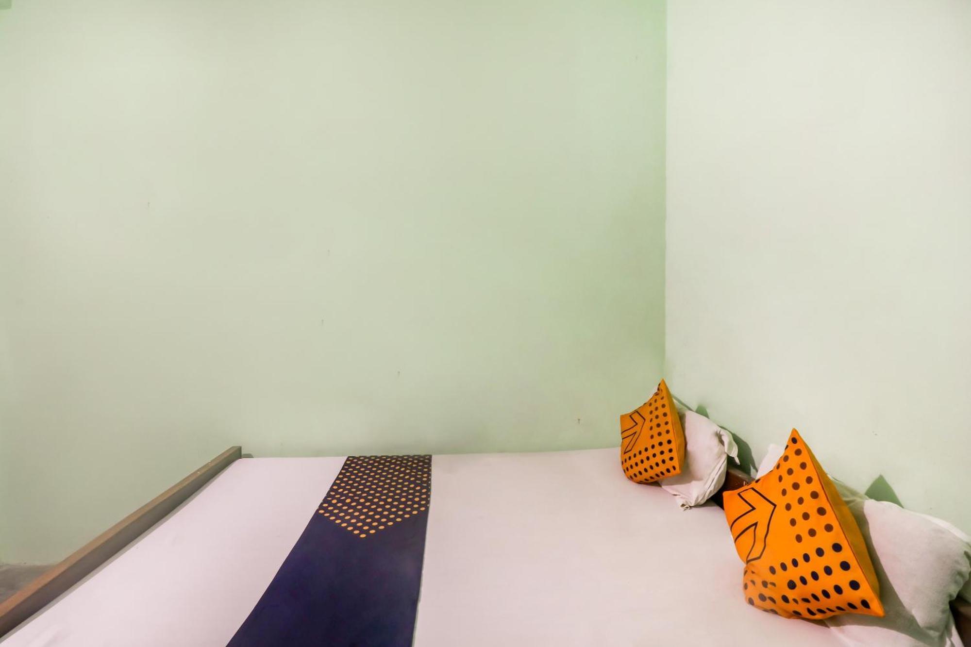 Spot On Mishra Guest House Varanasi Exterior foto