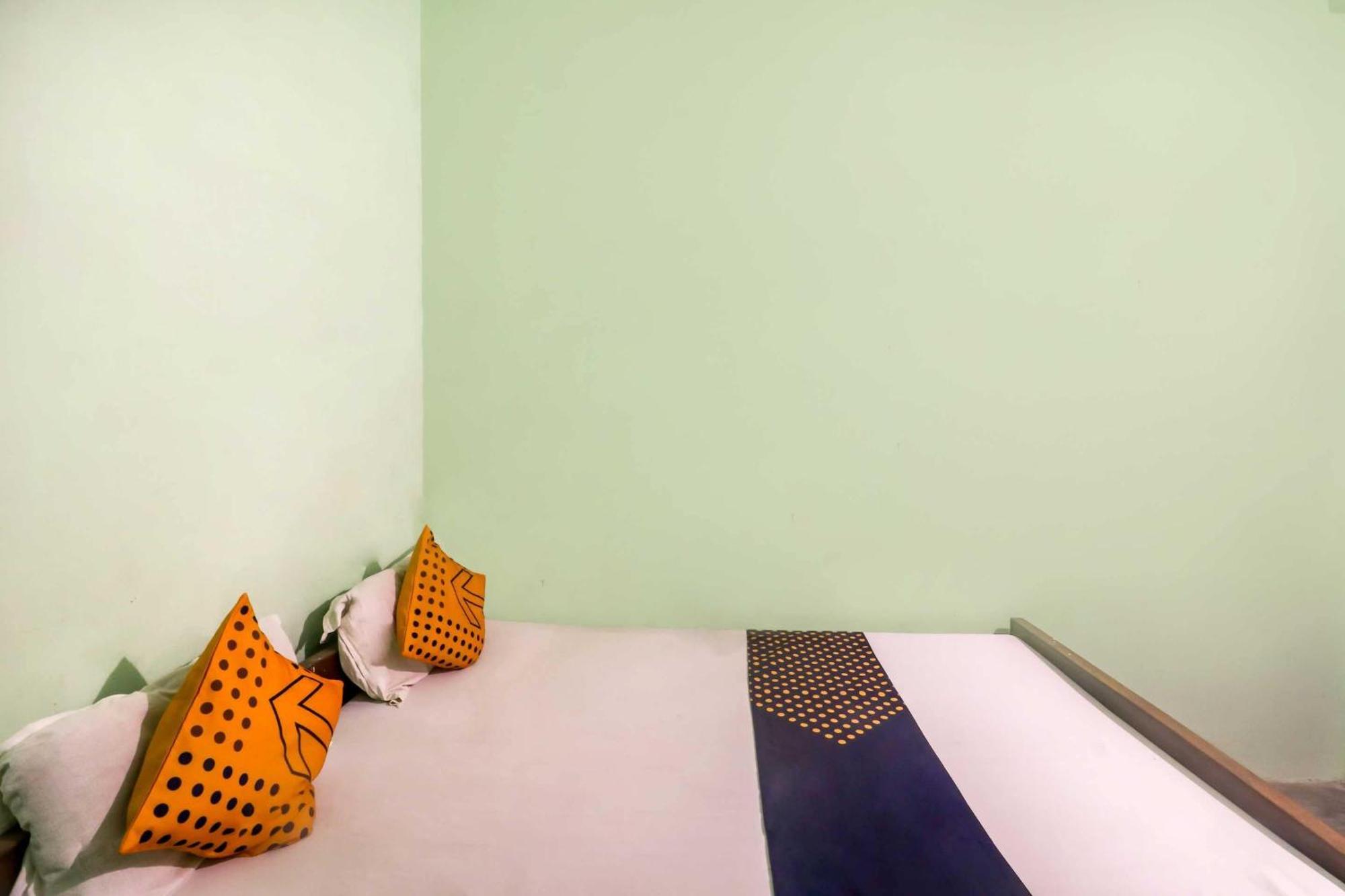 Spot On Mishra Guest House Varanasi Exterior foto