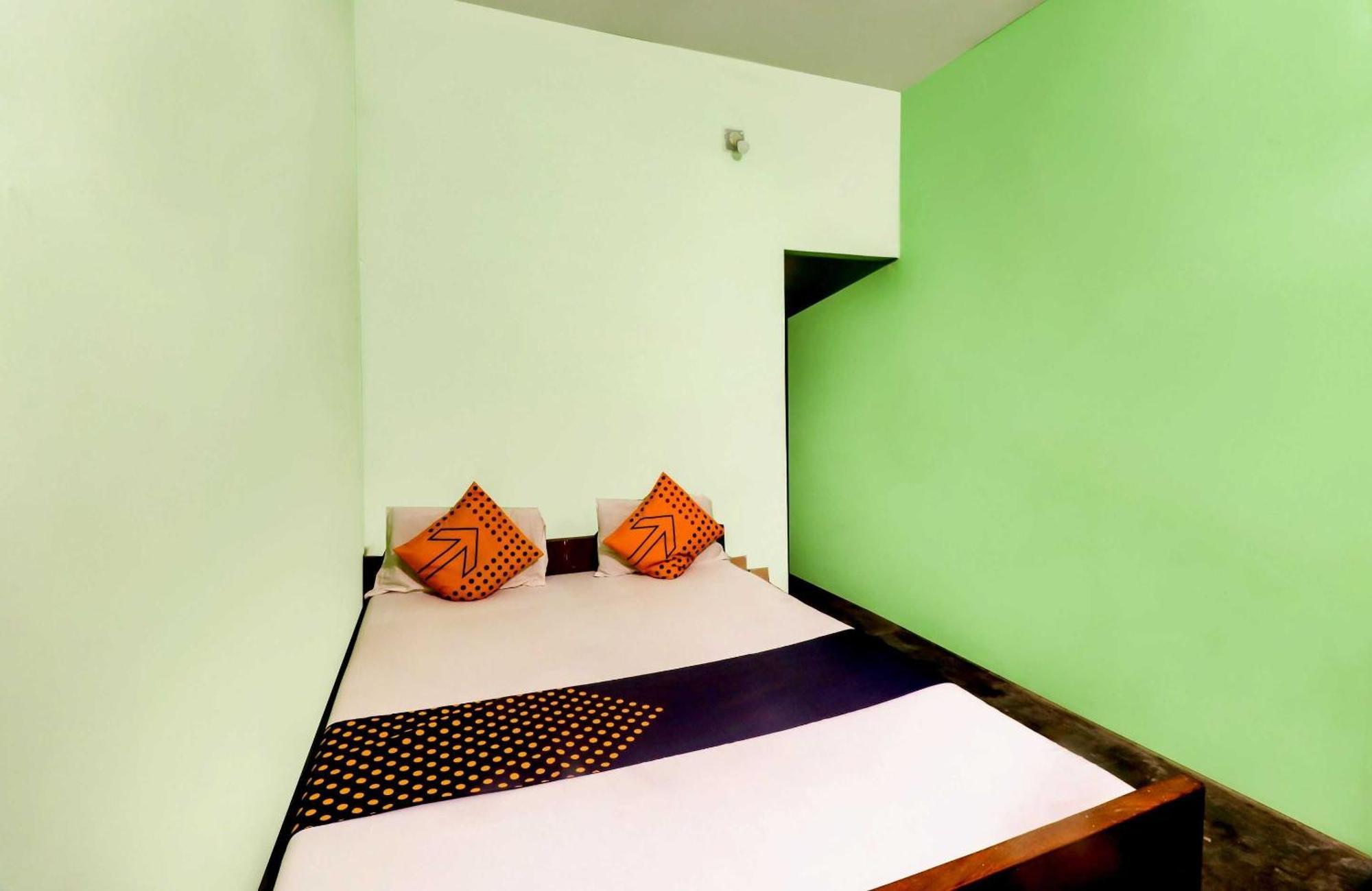Spot On Mishra Guest House Varanasi Exterior foto
