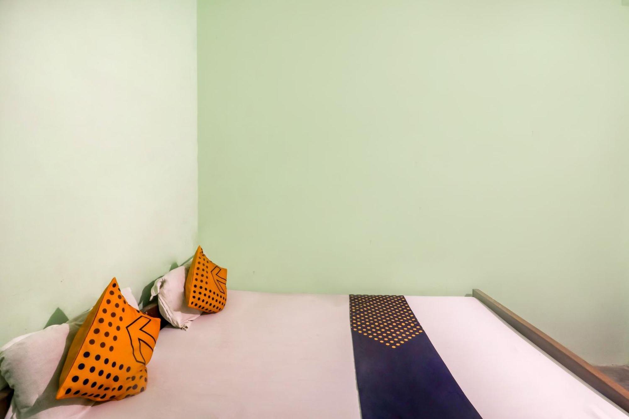 Spot On Mishra Guest House Varanasi Exterior foto